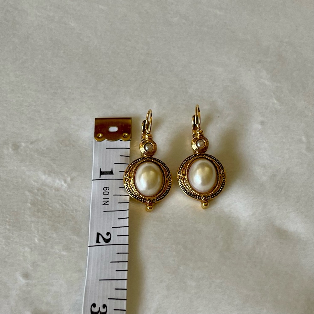 Elegant Vintage Antique Gold Tone Pierced Pearl Drop Earrings - Picture 11 of 11
